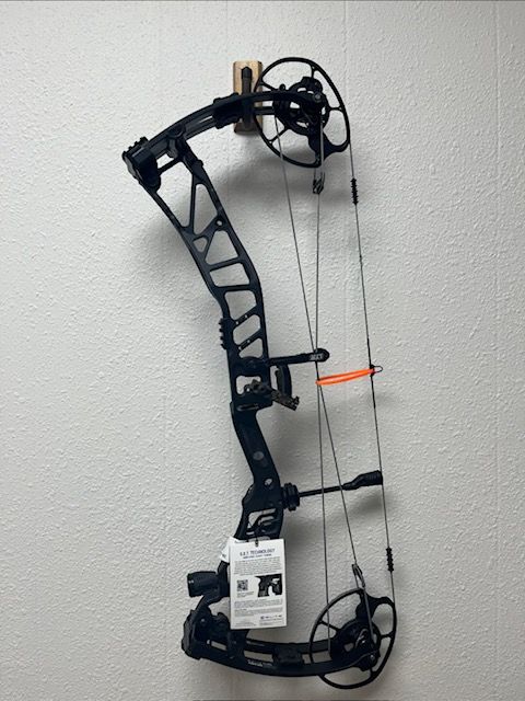 Elite Artus Bow 70# LH